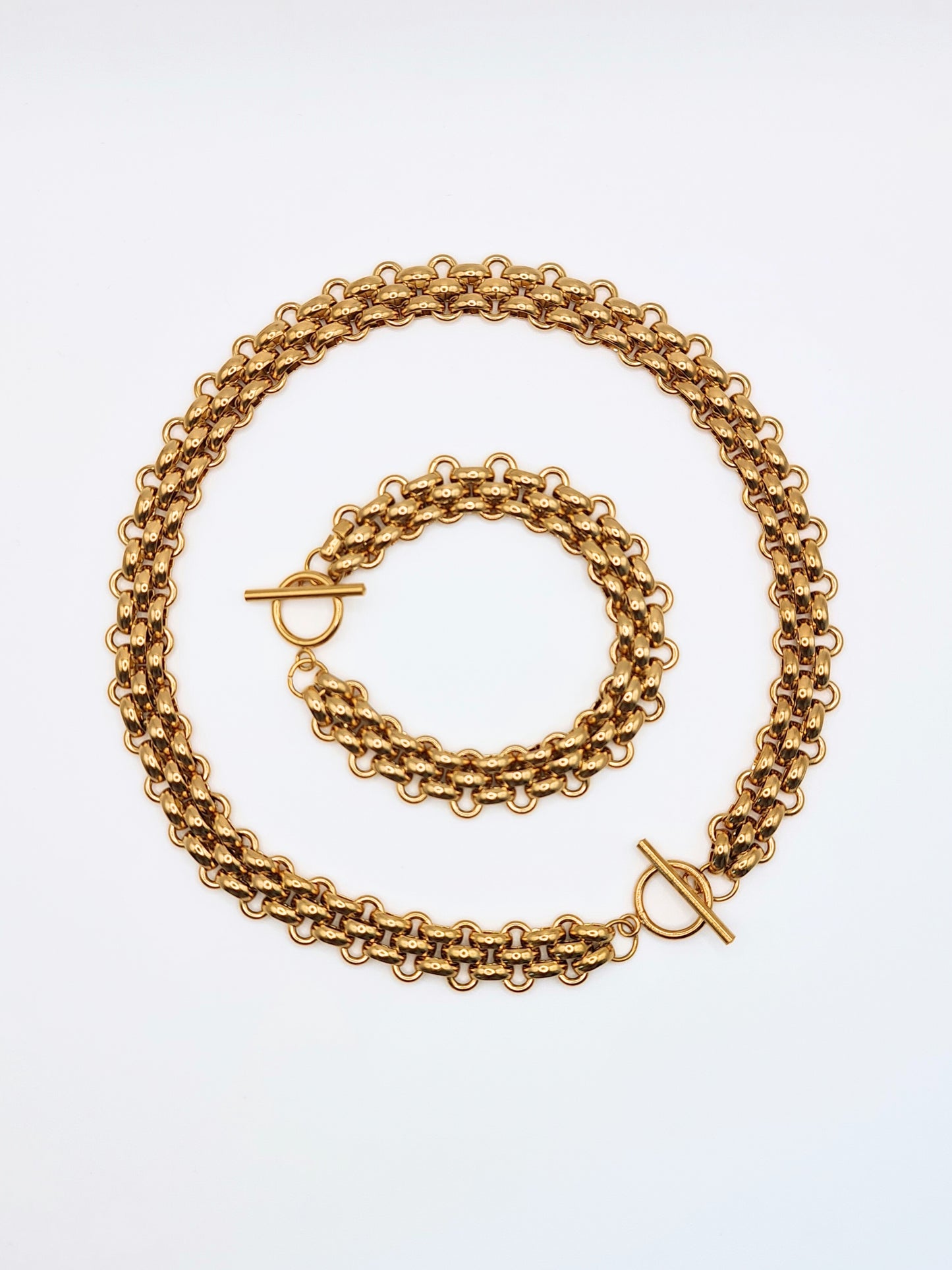 The Archie 18k Gold Plated Stainless T-Bar Fastening Chunky Chain Bracelet.