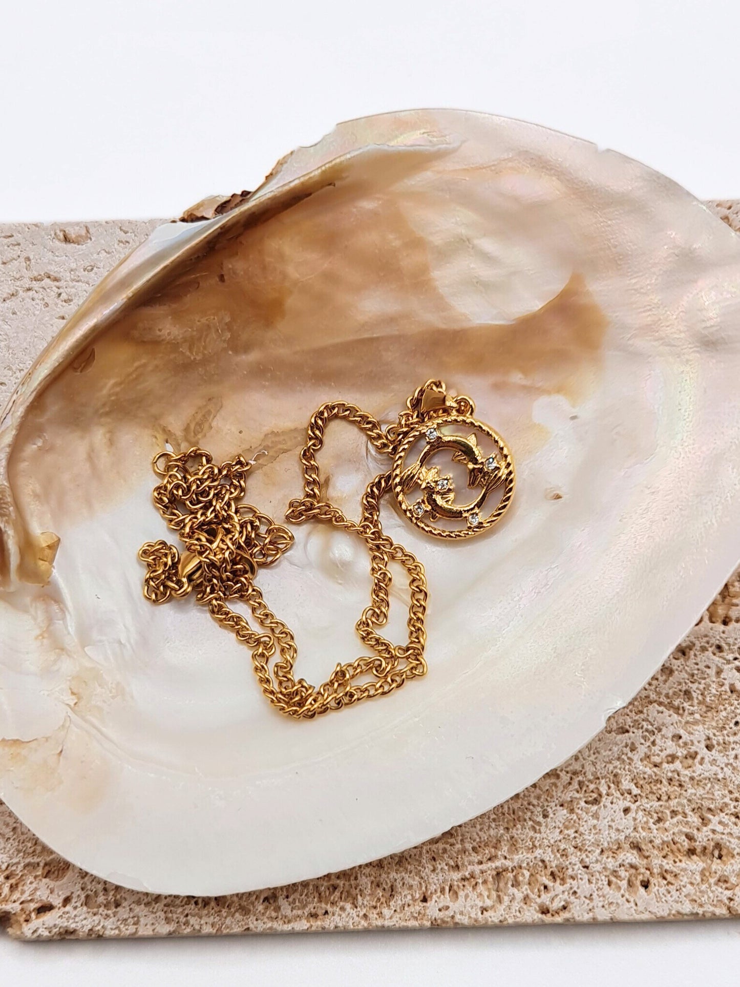 The Blair Pisces 18k Gold Plated Stainless Steel Zodiac Starsign Pearlescent Necklace.