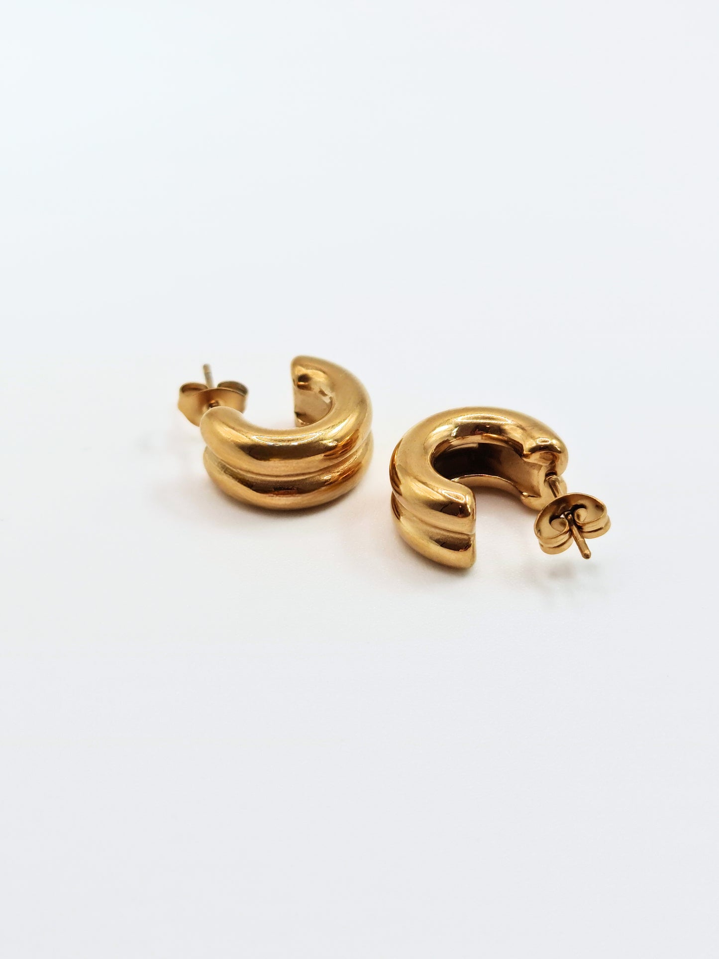 The Barrel 18k Gold Plated Tarnish-Free Ridged Hoop Earrings