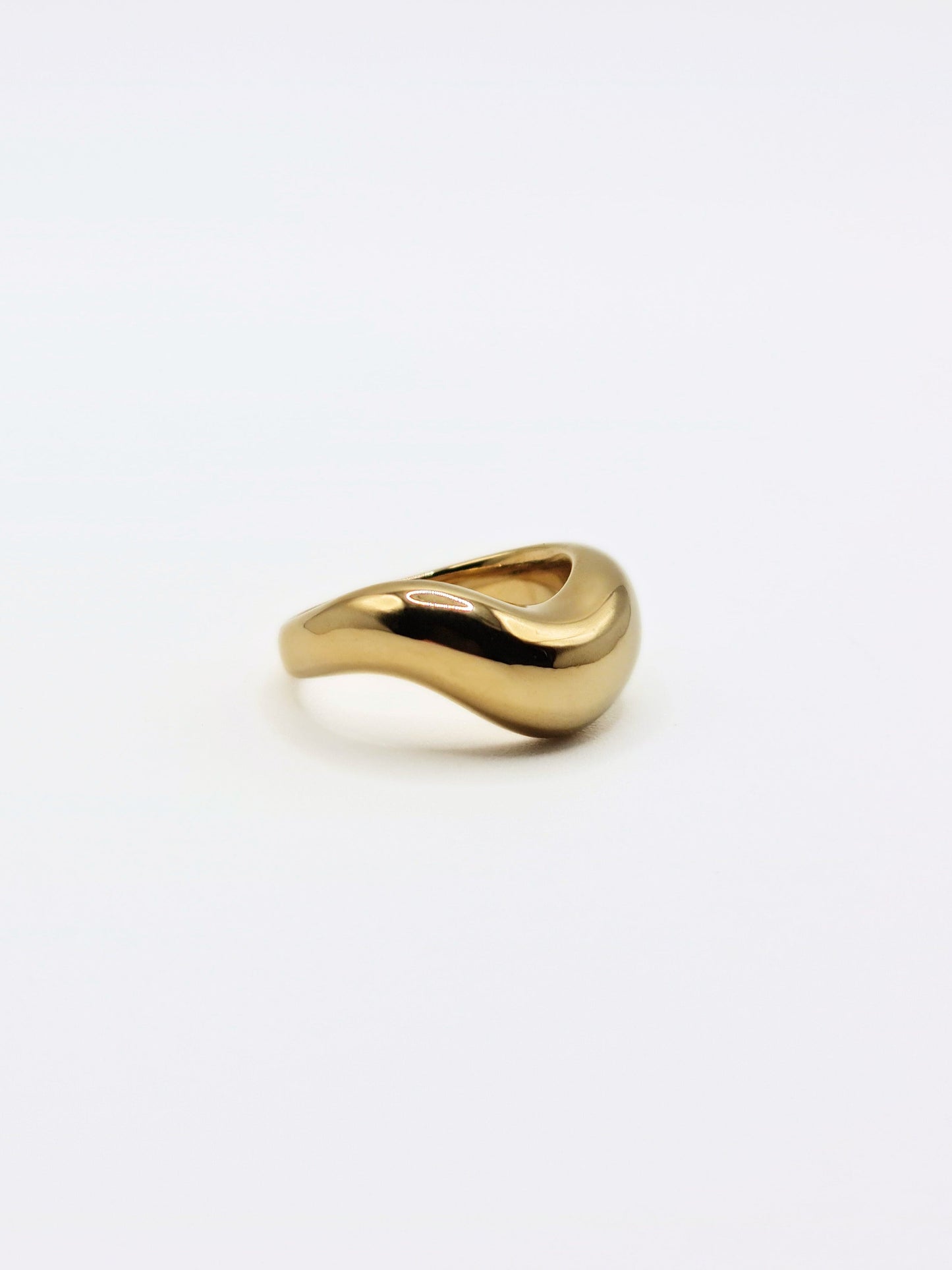 The Galliard 18k Gold Plated Tarnish-Free Lipped Ring