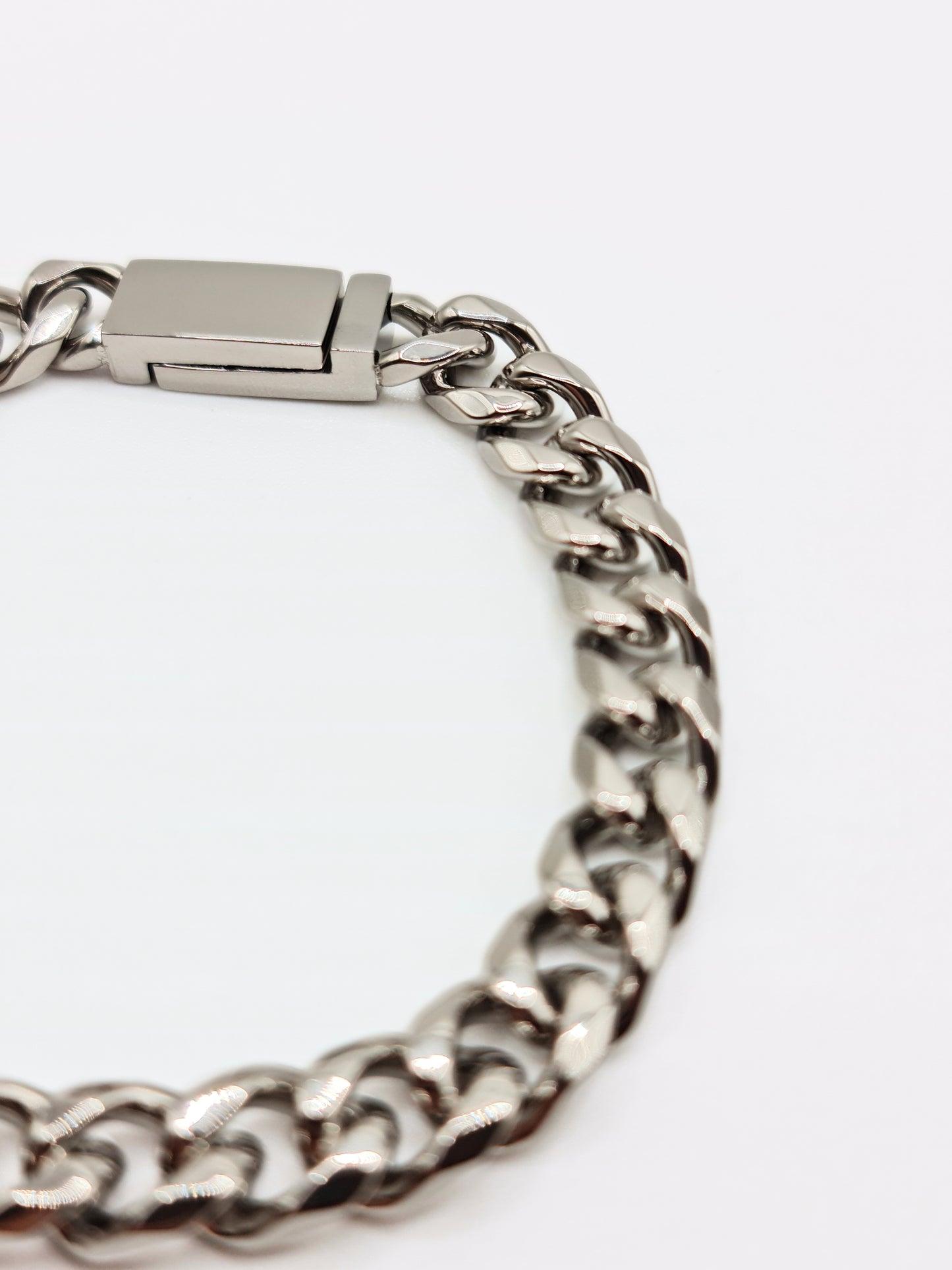 The Arlo Silver Finish Tarnish-Free Magnetic Curb Chain Bracelet