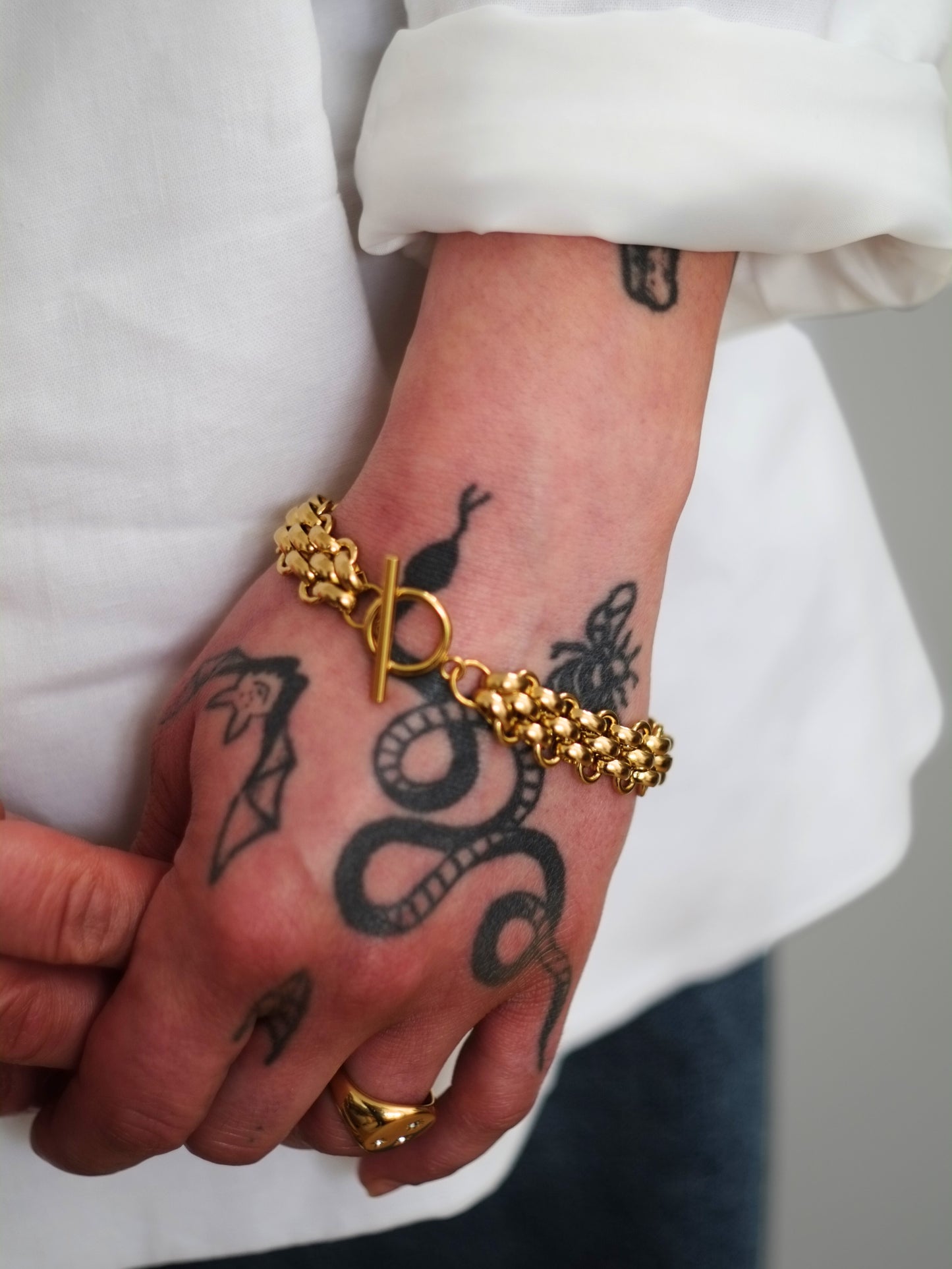 The Archie 18k Gold Plated Stainless T-Bar Fastening Chunky Chain Bracelet.