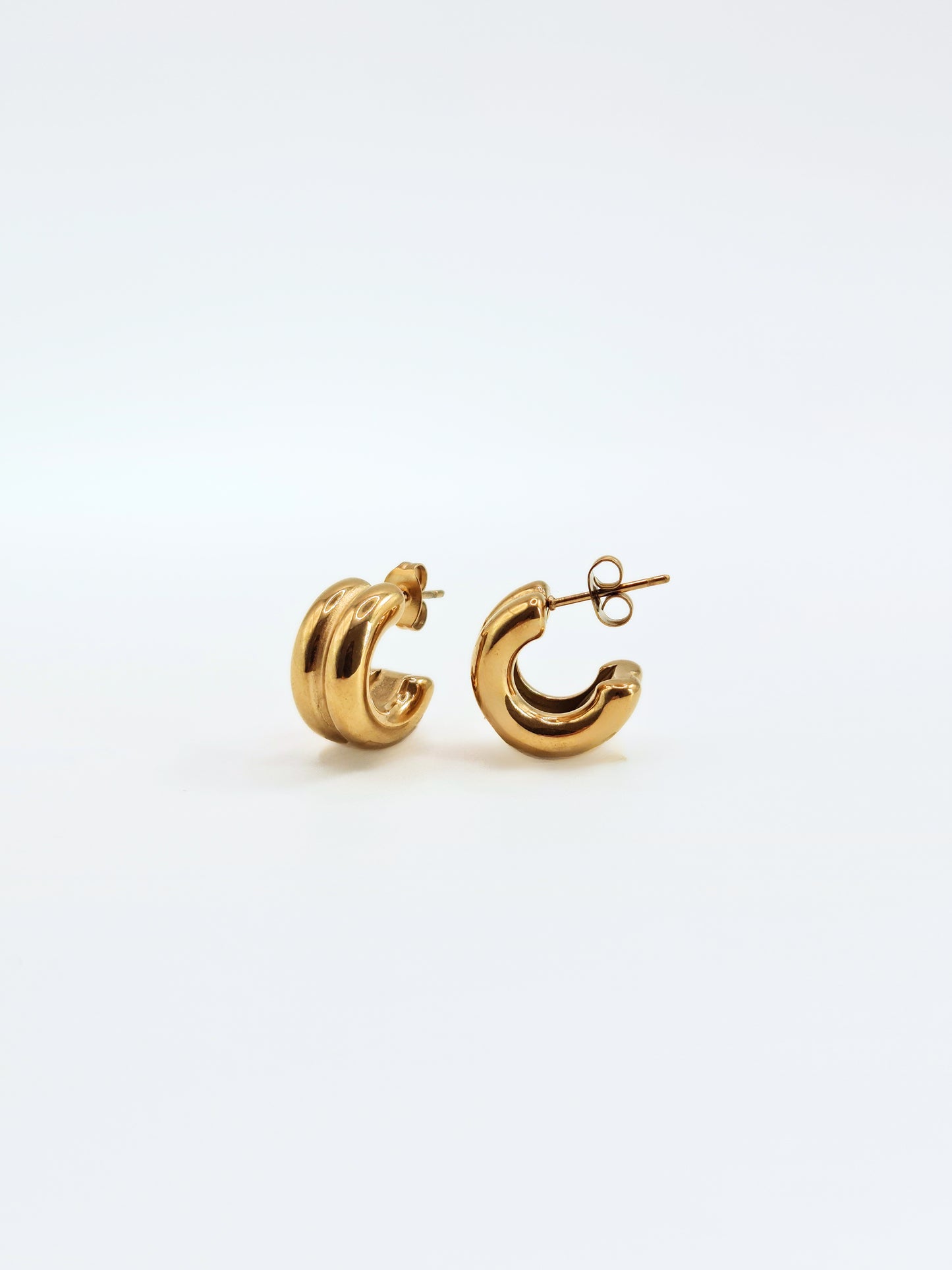 The Barrel 18k Gold Plated Tarnish-Free Ridged Hoop Earrings