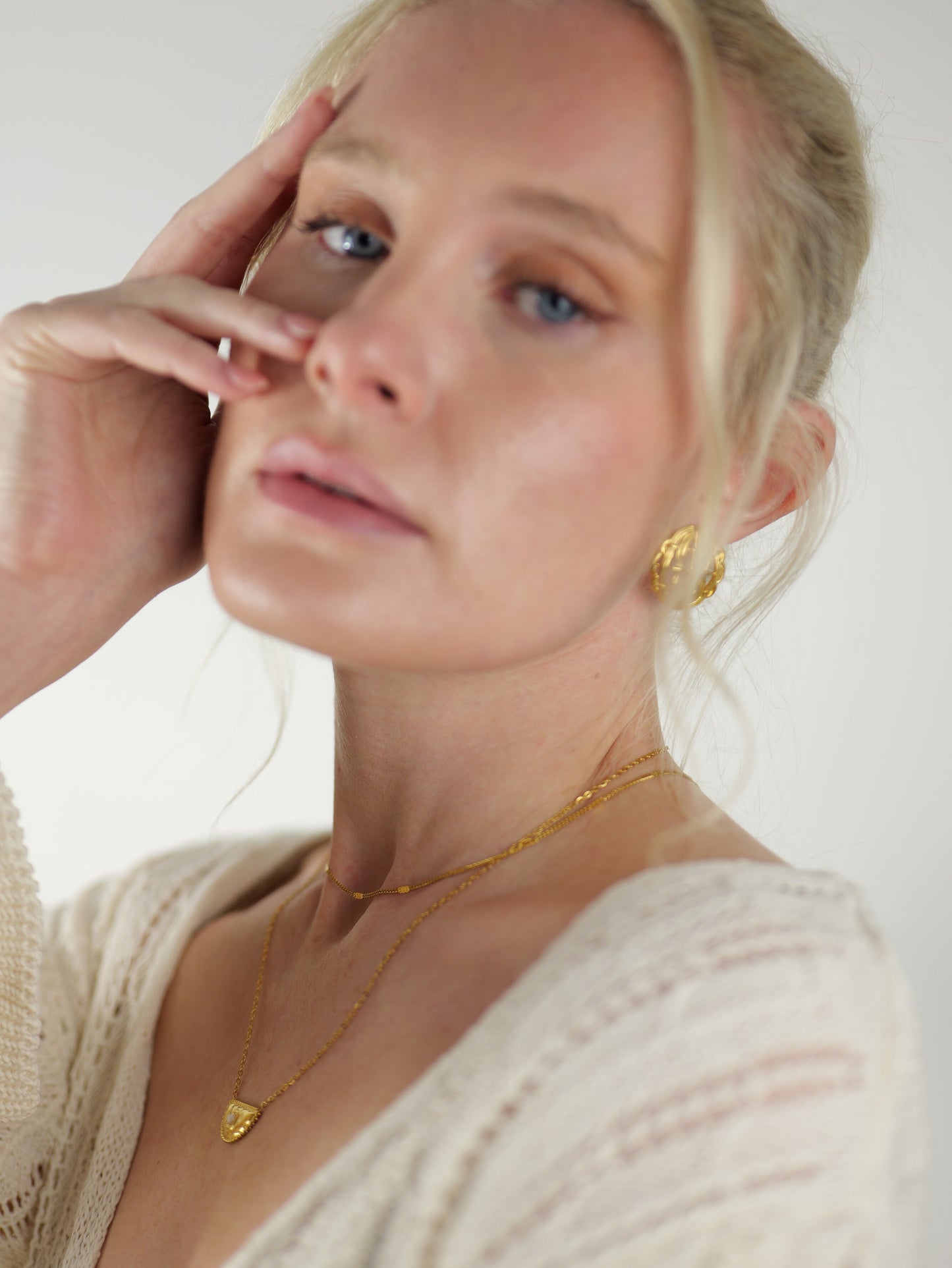 gold-moonstone-natural-stone-semi-precious-pendant-necklace-stainless-steel-tarnish-free-jewellery-waterproof-ember-and-stone-1