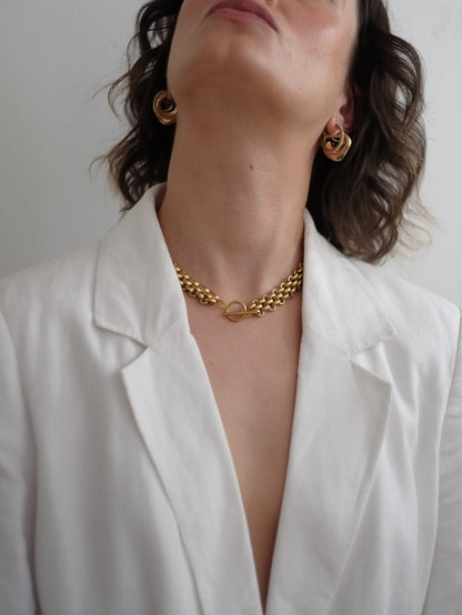 The Archie 18k Gold Plated Stainless T-Bar Fastening Chunky Chain Necklace.