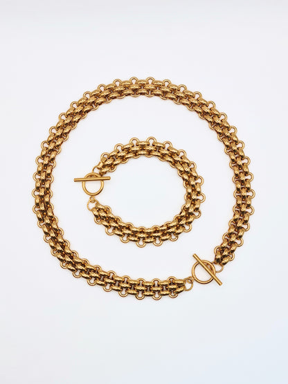 The Archie 18k Gold Plated Stainless T-Bar Fastening Chunky Chain Necklace.