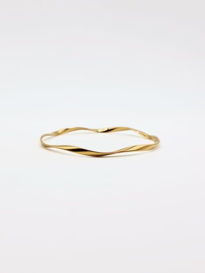 The Wesley 18k Gold Plated Tarnish-Free Wavey Twist Fine Bangle Bracelet