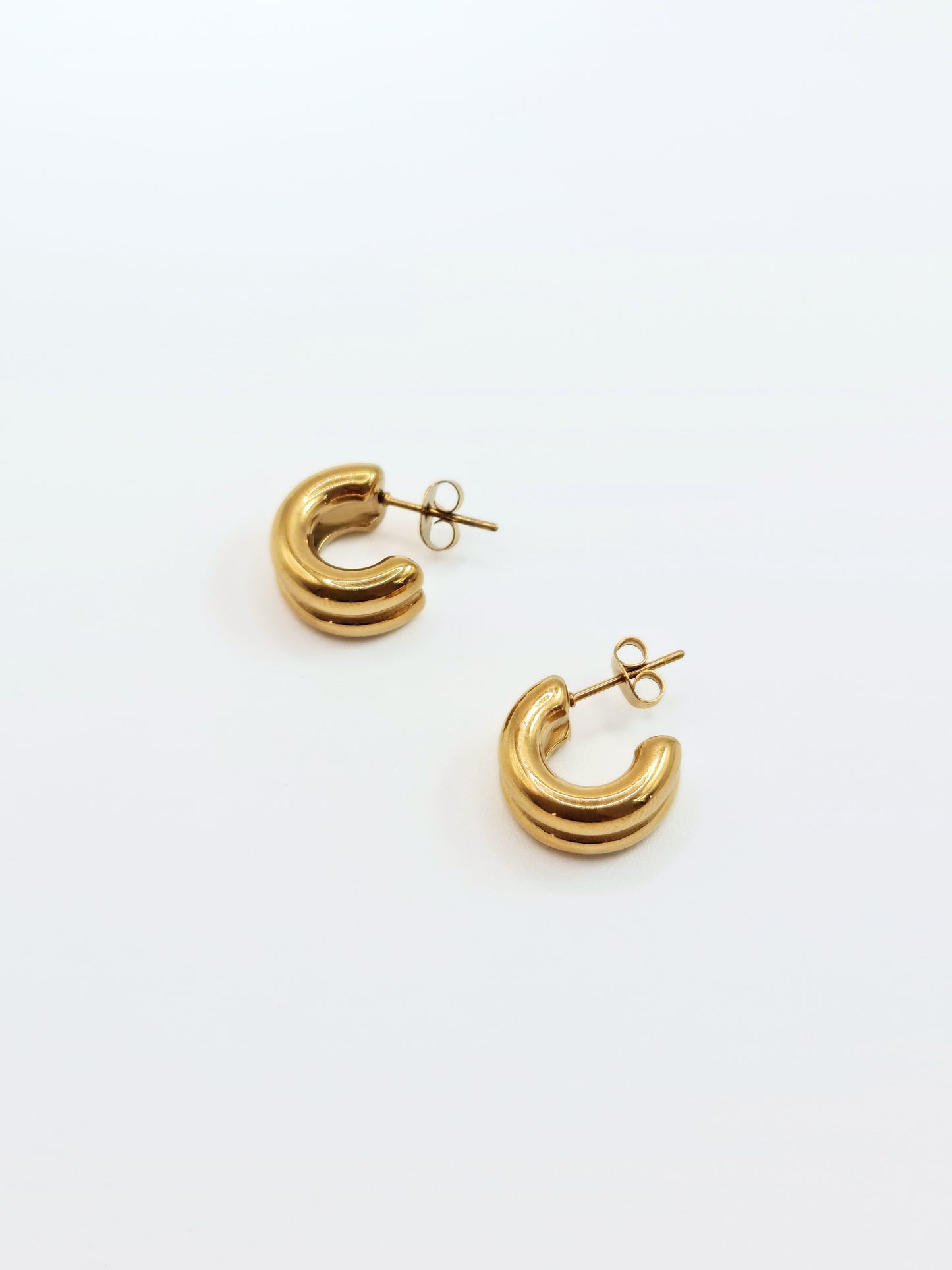 The Barrel 18k Gold Plated Tarnish-Free Ridged Hoop Earrings