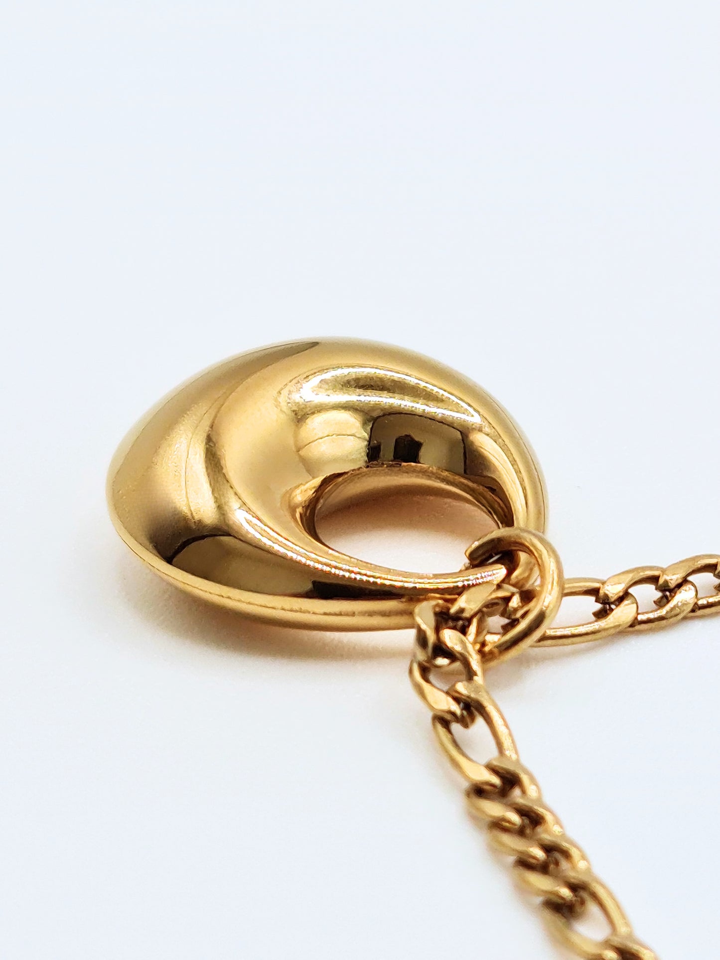 The Phira 18k Gold Plated Tarnish-Free Oval Pendant Necklace
