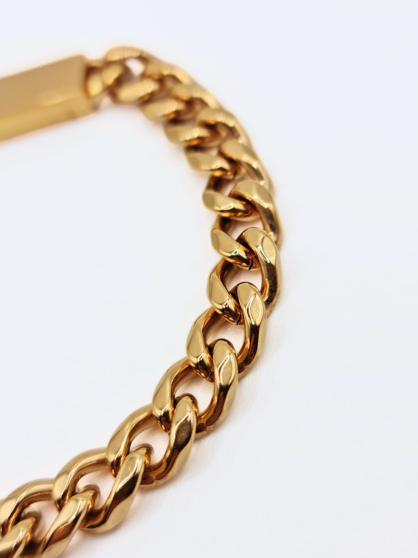 The Arlo 18k Gold Plated Tarnish-Free Magnetic Curb Chain Bracelet