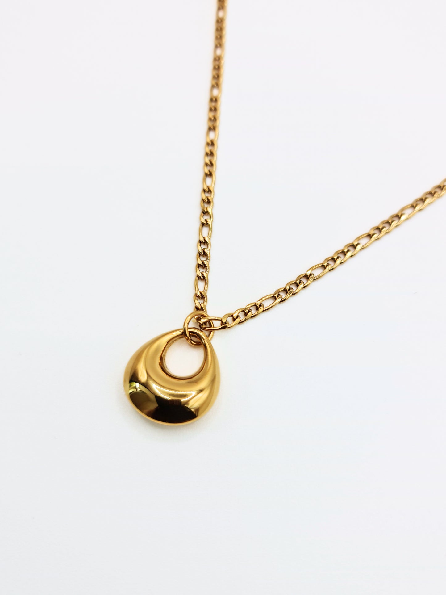 The Phira 18k Gold Plated Tarnish-Free Oval Pendant Necklace