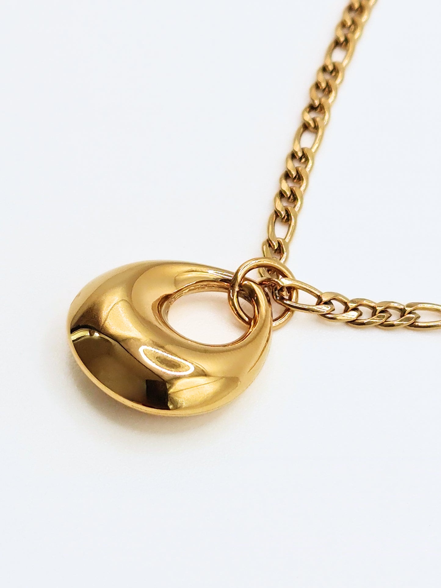 The Phira 18k Gold Plated Tarnish-Free Oval Pendant Necklace