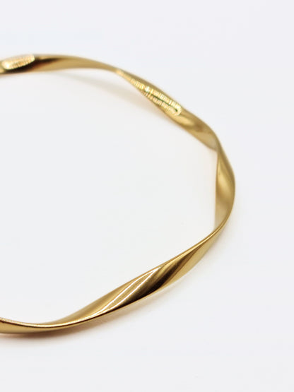 The Wesley 18k Gold Plated Tarnish-Free Wavey Twist Fine Bangle Bracelet