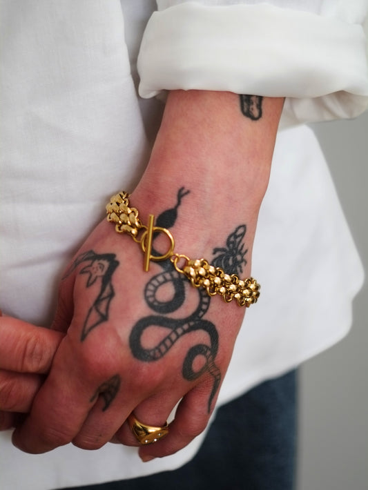 The Archie 18k Gold Plated Stainless T-Bar Fastening Chunky Chain Bracelet.