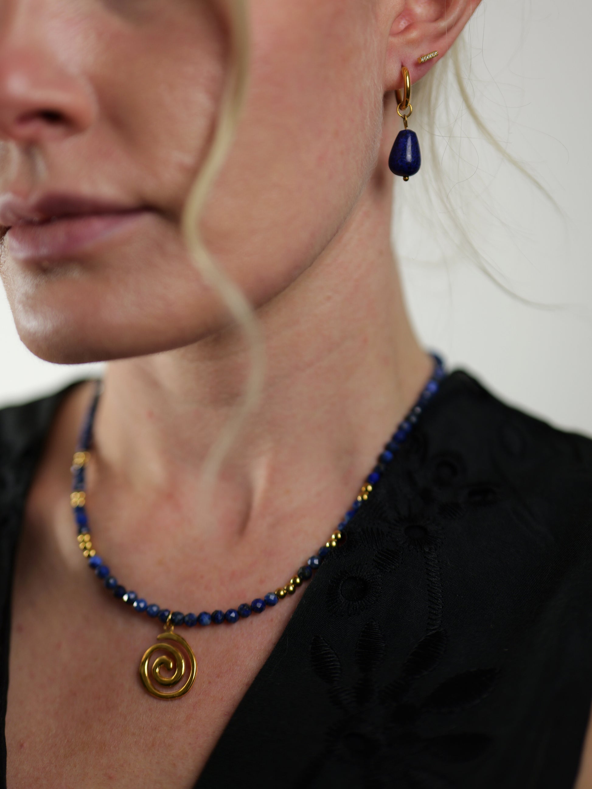 blue-lapis-lazuli-gemstone-natural-stone-semi-prescious-gold-beaded-stainless-steel-tarnish-free-jewellery-waterproof-ember-and-stone-1
