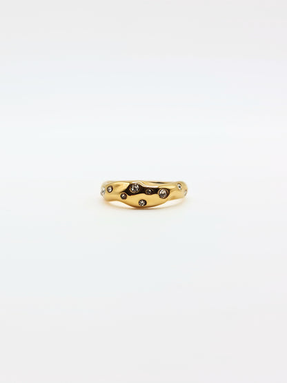 gold-crystal-organic-hammered-stacking-ring-stainless-steel-tarnish-free-jewellery-waterproof-ember-and-stone-5