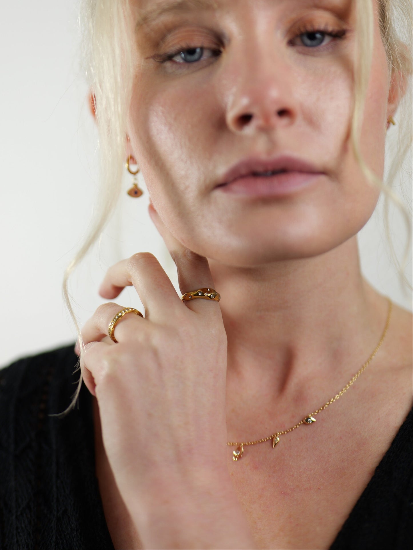 gold-crystal-organic-hammered-stacking-ring-stainless-steel-tarnish-free-jewellery-waterproof-ember-and-stone-5