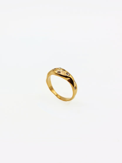 gold-crystal-organic-hammered-stacking-ring-stainless-steel-tarnish-free-jewellery-waterproof-ember-and-stone-5