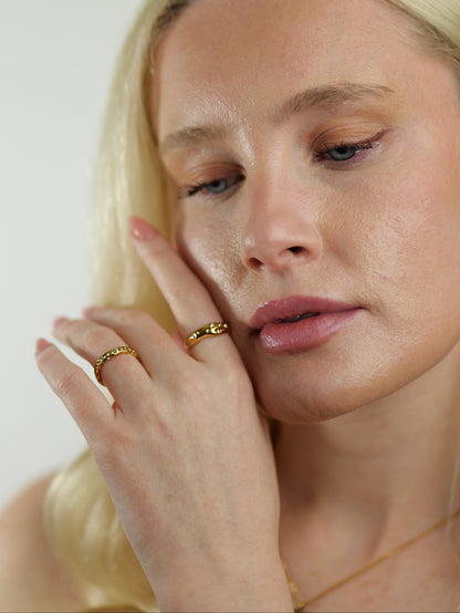 gold-crystal-organic-hammered-stacking-ring-stainless-steel-tarnish-free-jewellery-waterproof-ember-and-stone