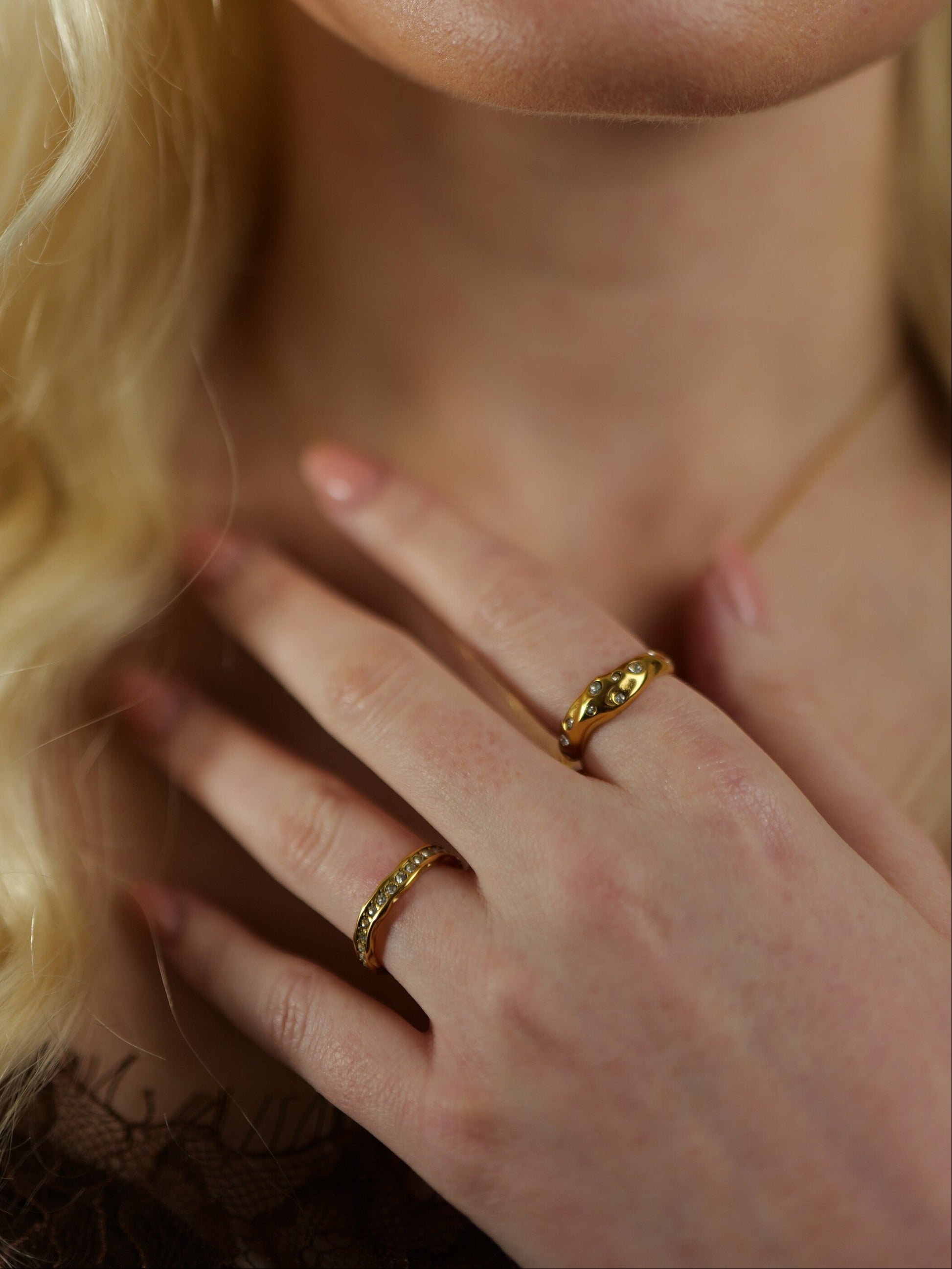 gold-crystal-organic-hammered-stacking-ring-stainless-steel-tarnish-free-jewellery-waterproof-ember-and-stone