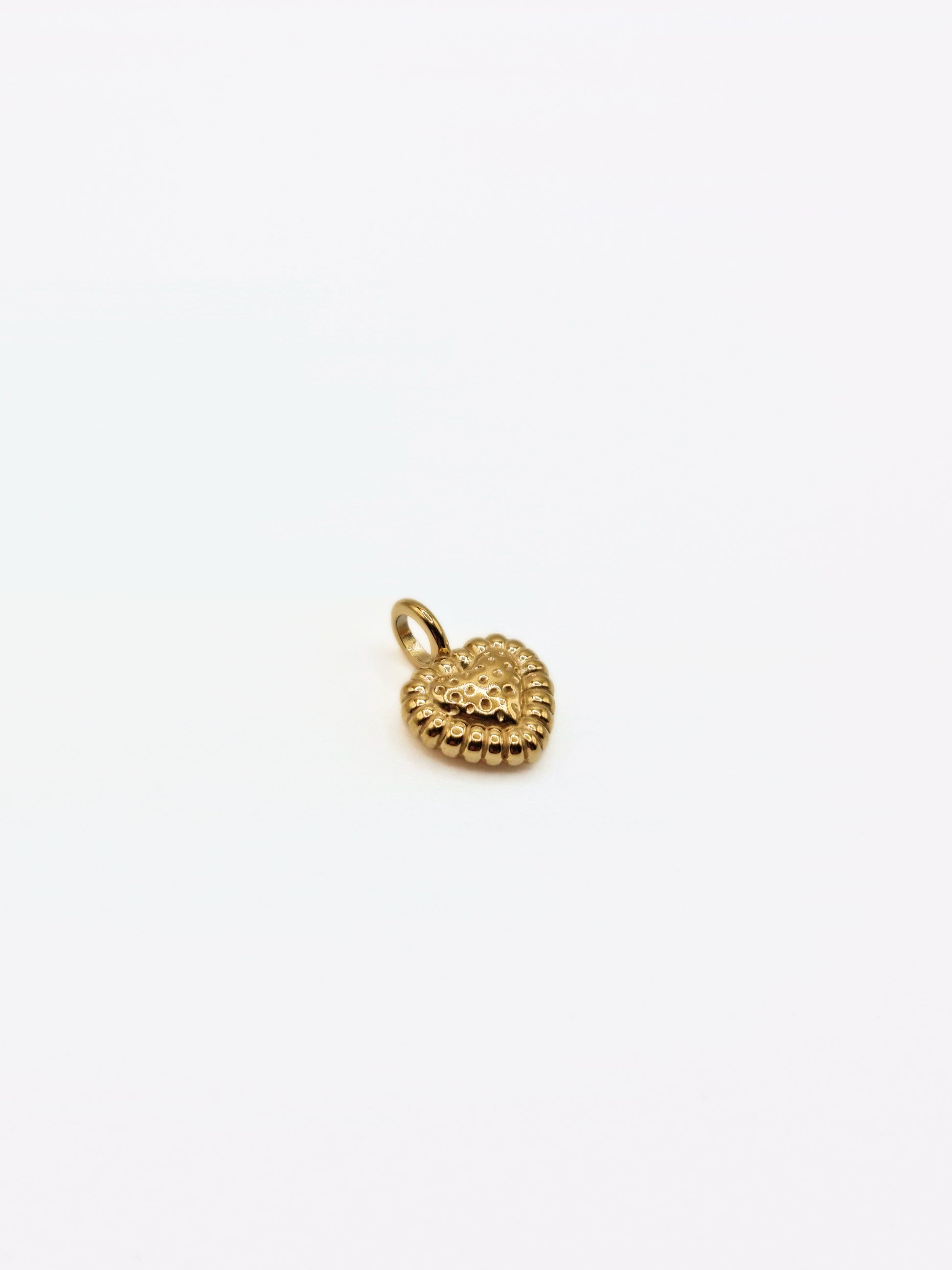 gold-heart-charm-necklace-boho-tarnish-free-jewellery-waterproof-stainless-steel-1