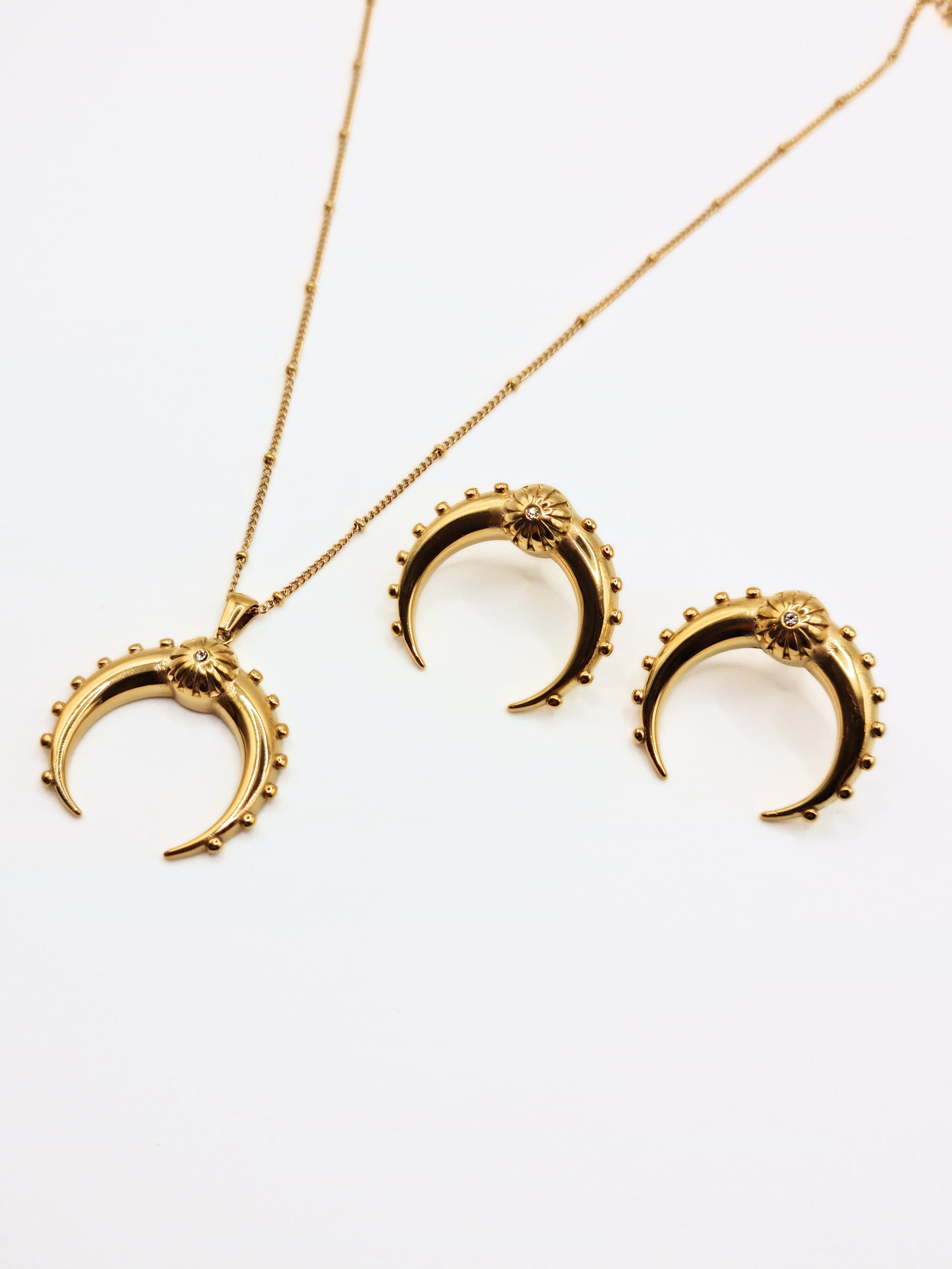 gold-horn-pendant-necklace-boho-stainless-steel-tarnish-free-jewellery-waterproof-ember-and-stone-1