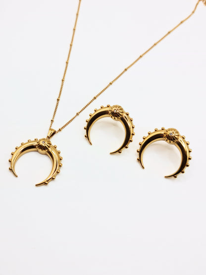 gold-horn-pendant-necklace-boho-stainless-steel-tarnish-free-jewellery-waterproof-ember-and-stone-1