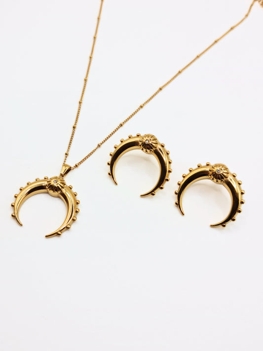 gold-horn-pendant-necklace-boho-stainless-steel-tarnish-free-jewellery-waterproof-ember-and-stone-1