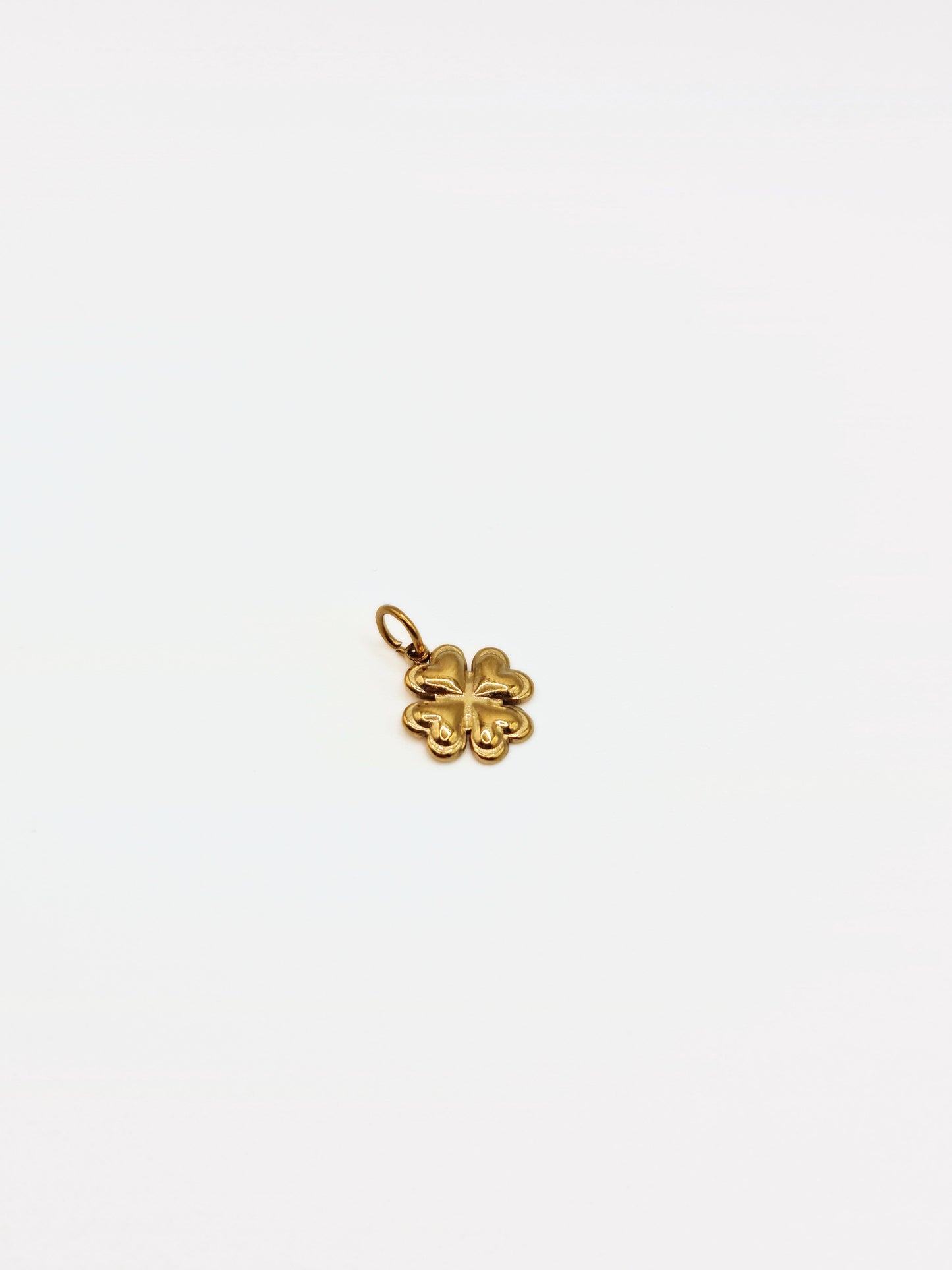 gold-lucky-clover-charm-necklace-tarnish-free-jewellery-waterproof-stainless-steel-1