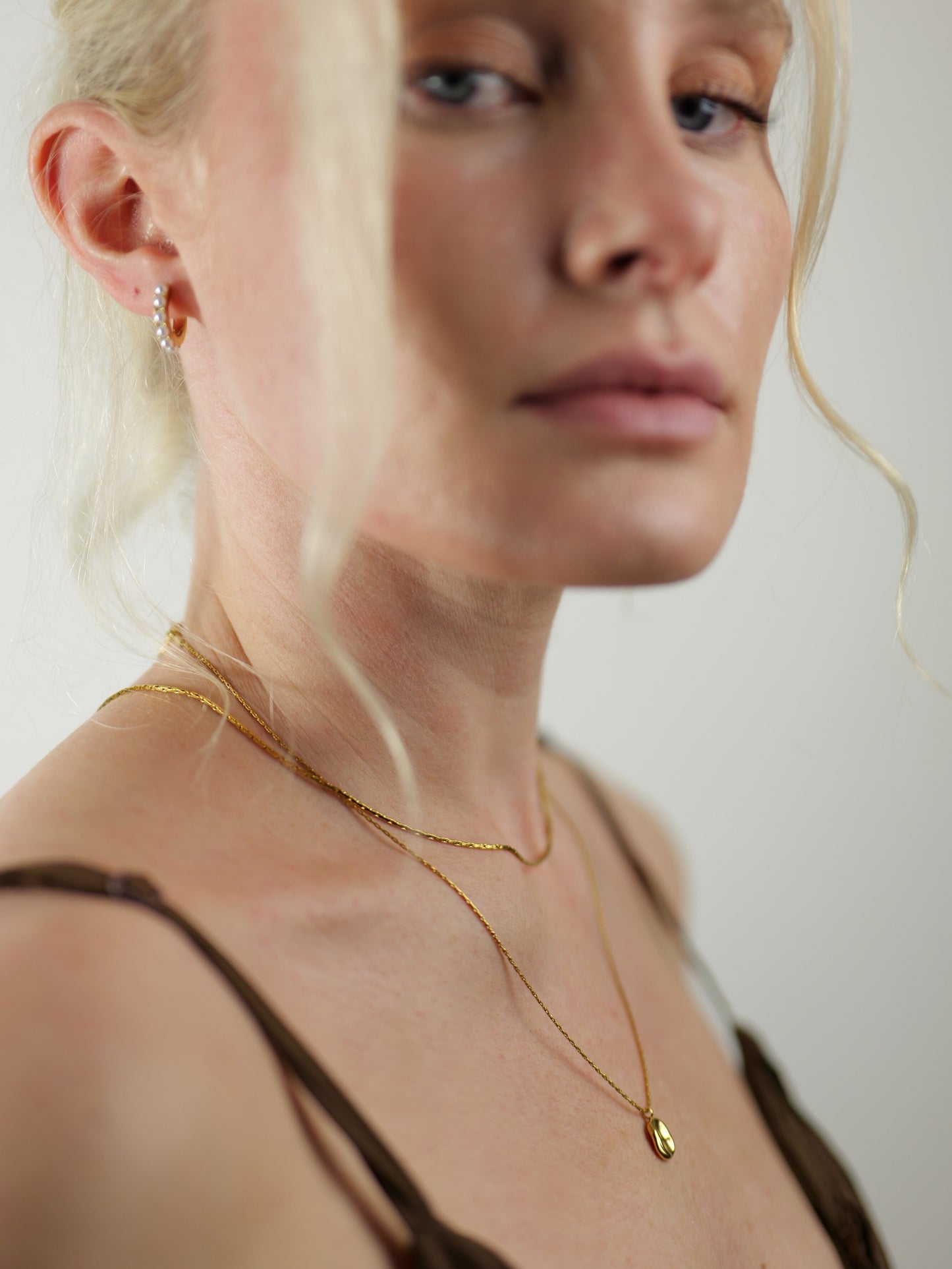 gold-organic-hammered-metal-pendant-necklace-stainless-steel-tarnish-free-jewellery-waterproof-ember-and-stone-9