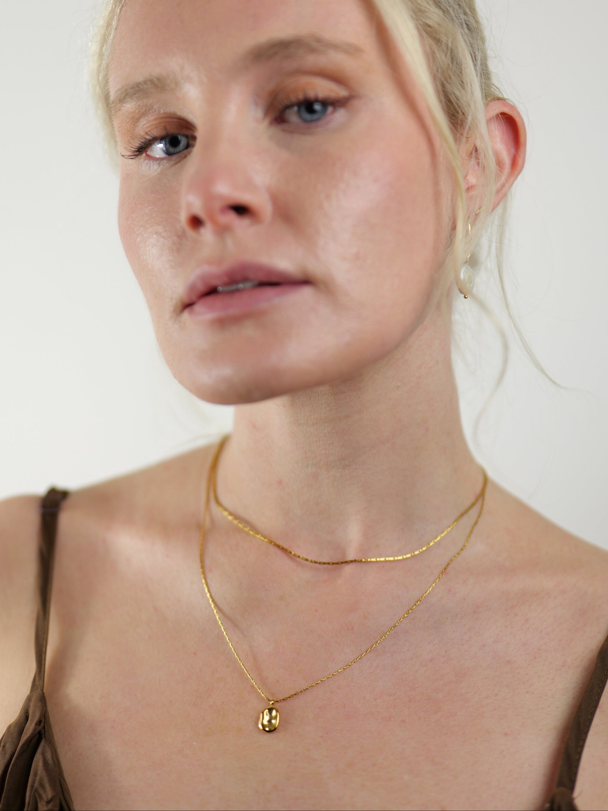 gold-organic-hammered-metal-pendant-necklace-stainless-steel-tarnish-free-jewellery-waterproof-ember-and-stone-9