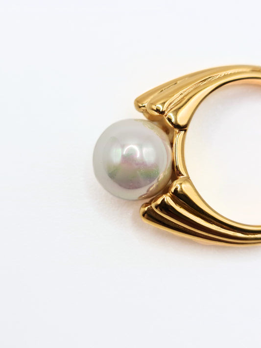gold-pearl-statement-ring-vintage-stainless-steel-tarnish-free-jewellery-waterproof-ember-and-stone-2