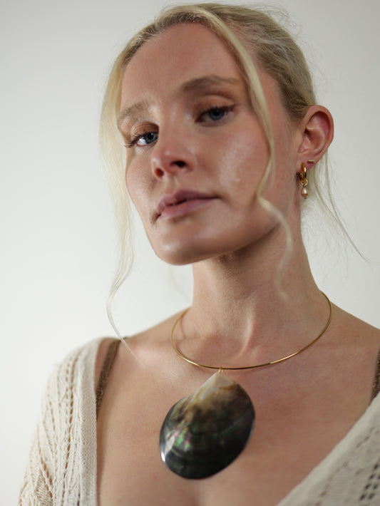 gold-real-natural-shell-collar-necklace-summer-jewellery-stainless-steel-tarnish-free-jewellery-waterproof-ember-and-stone-6