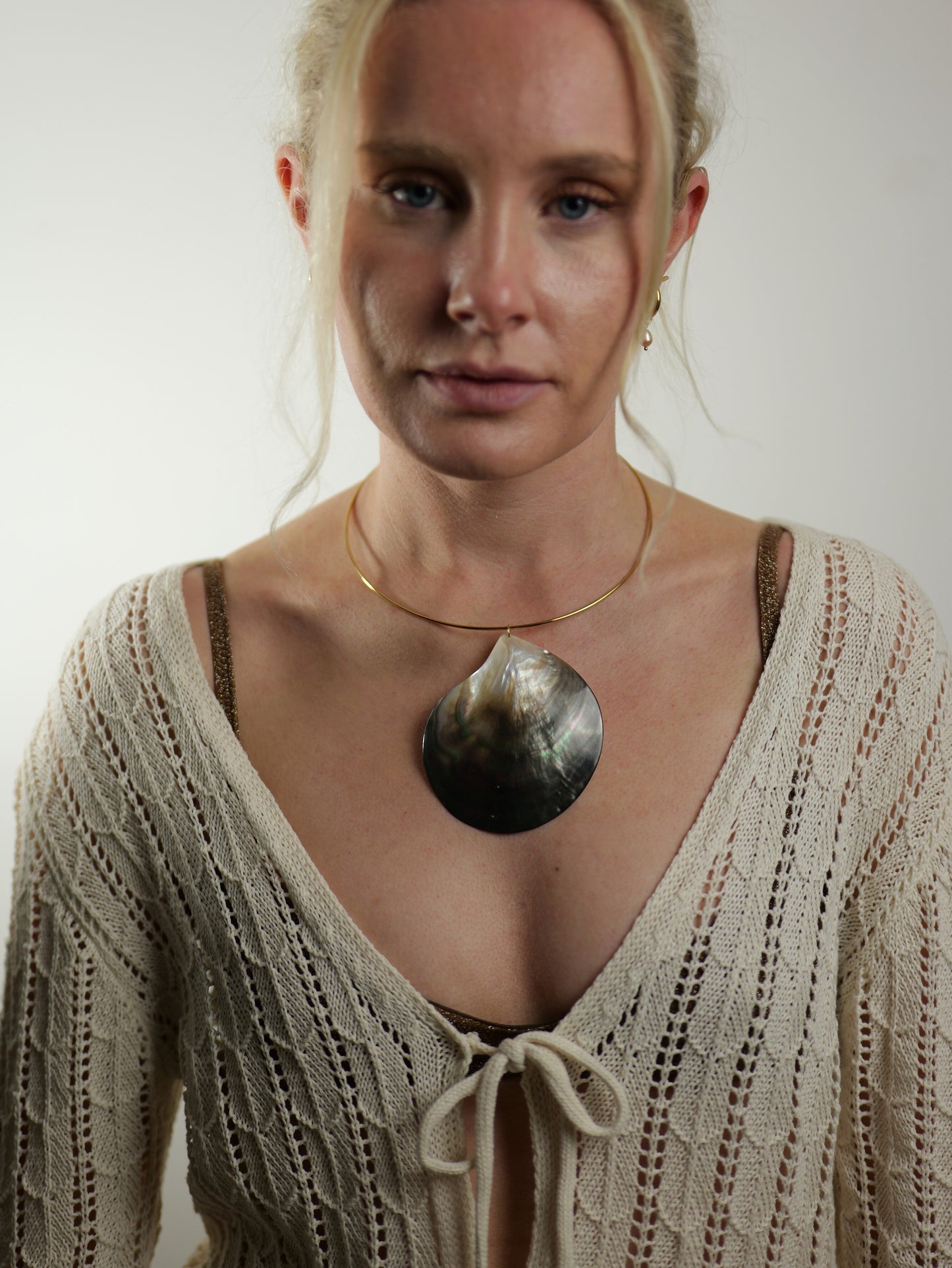 gold-real-natural-shell-collar-necklace-summer-jewellery-stainless-steel-tarnish-free-jewellery-waterproof-ember-and-stone-6