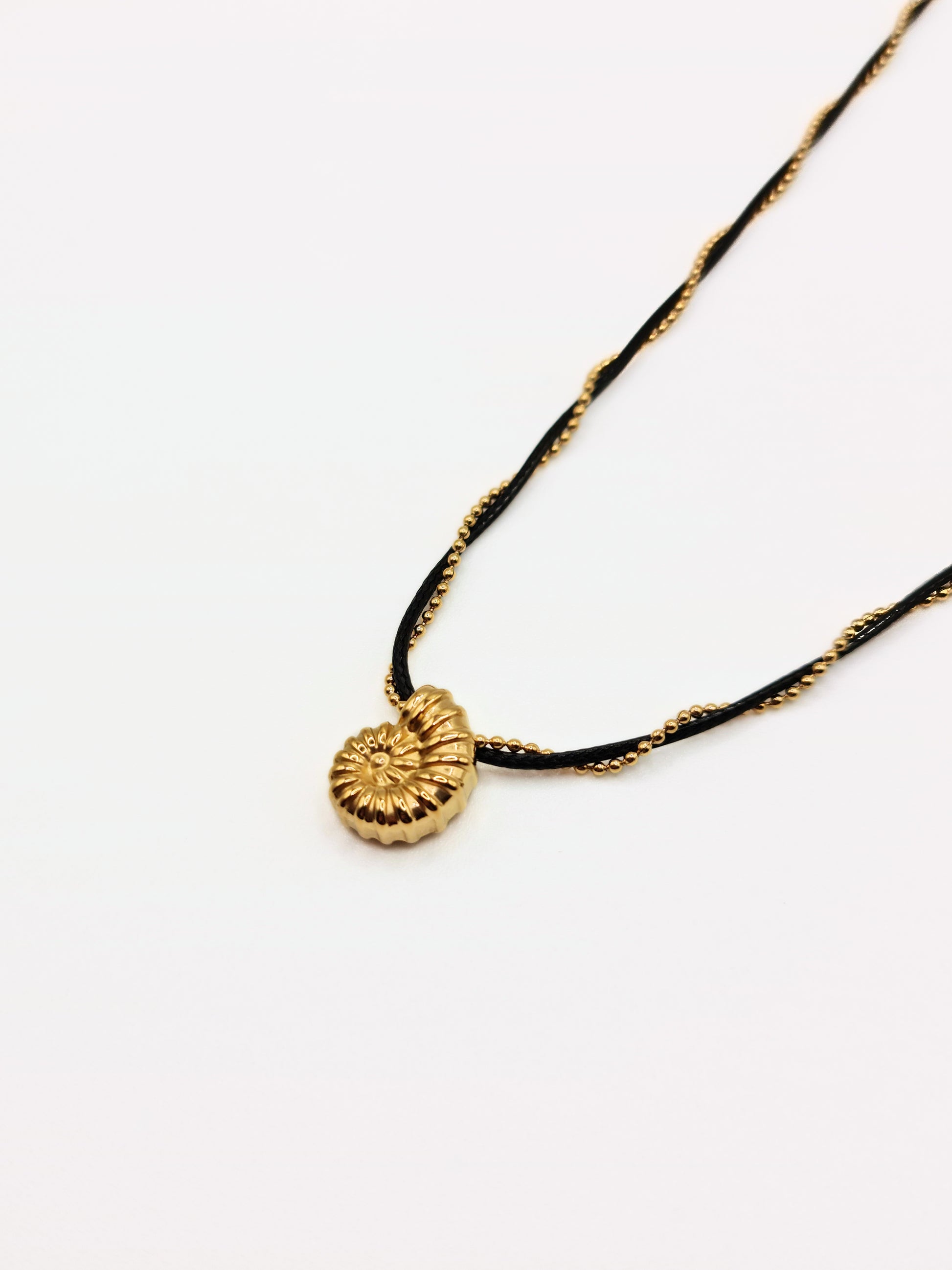 gold-seashell-rope-pendant-necklace-summer-jewellery-stainless-steel-tarnish-free-jewellery-waterproof-ember-and-stone-1