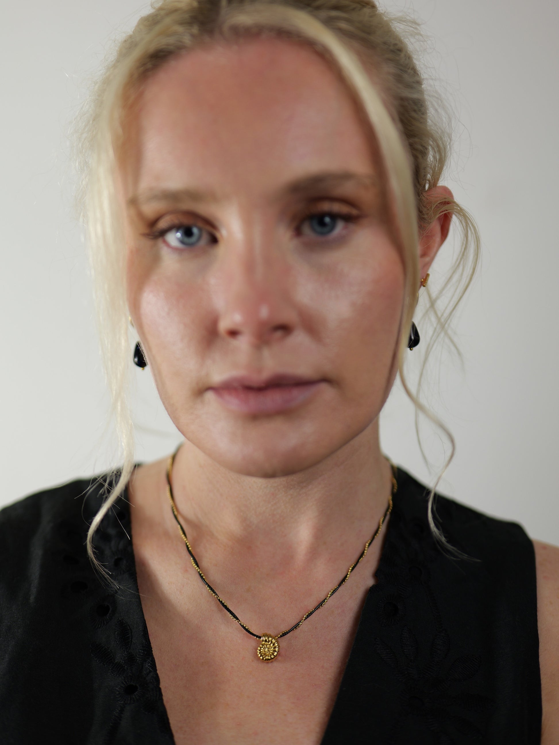 gold-seashell-rope-pendant-necklace-summer-jewellery-stainless-steel-tarnish-free-jewellery-waterproof-ember-and-stone-1