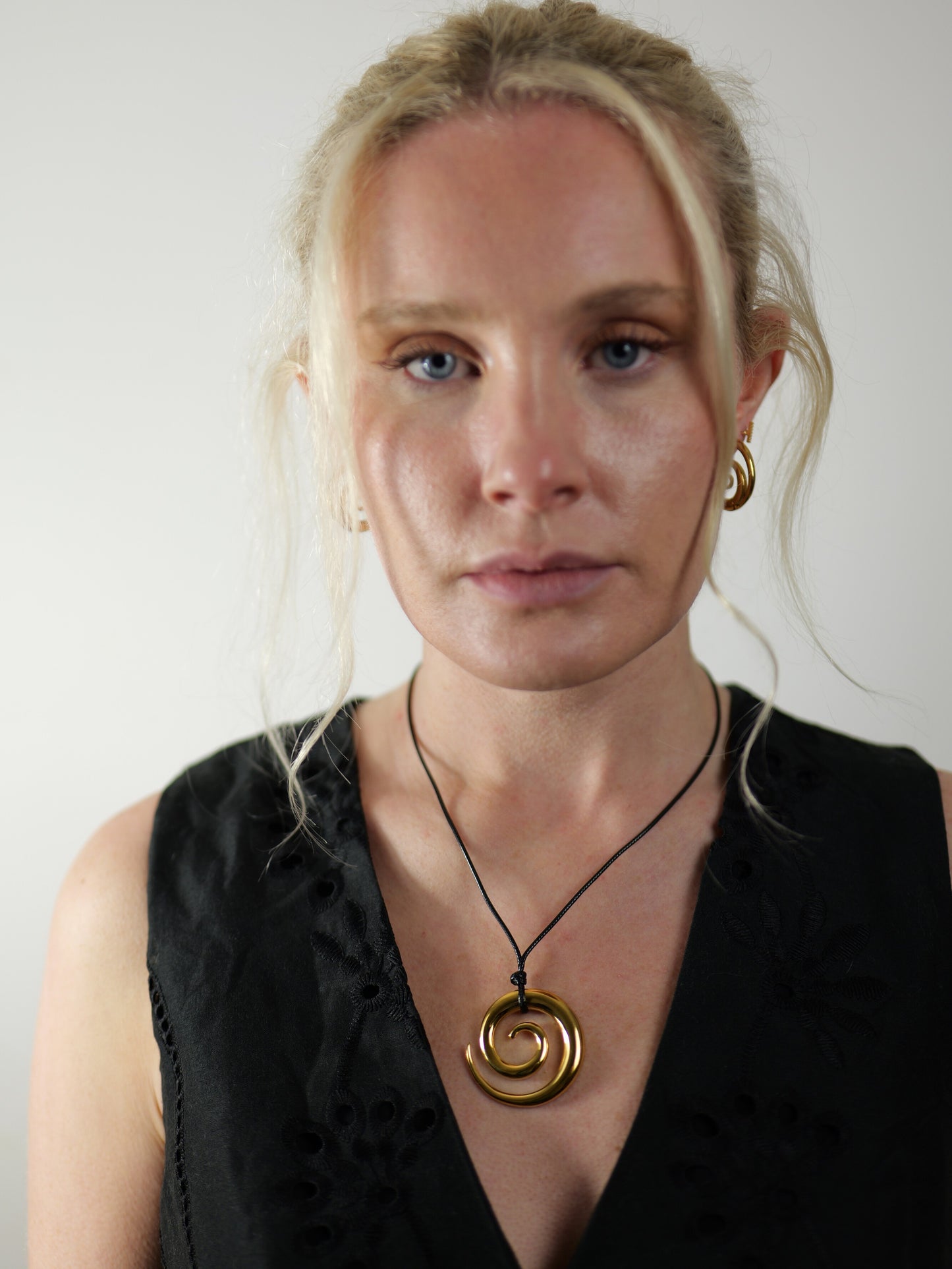 gold-spiral-rope-pendant-necklace-summer-stainless-steel-tarnish-free-jewellery-waterproof-ember-and-stone-2
