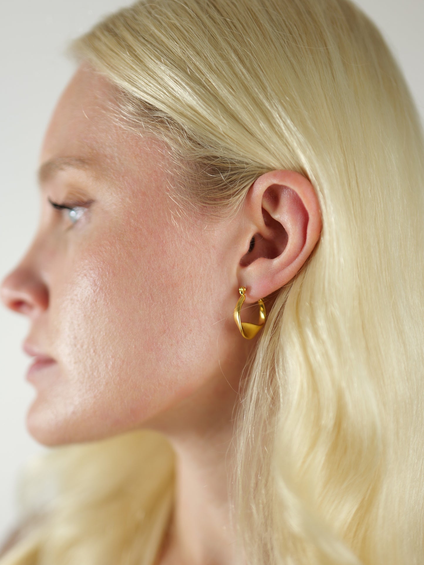 The Teagan 18k Gold Plated Tarnish-Free Twist Hoop Earrings
