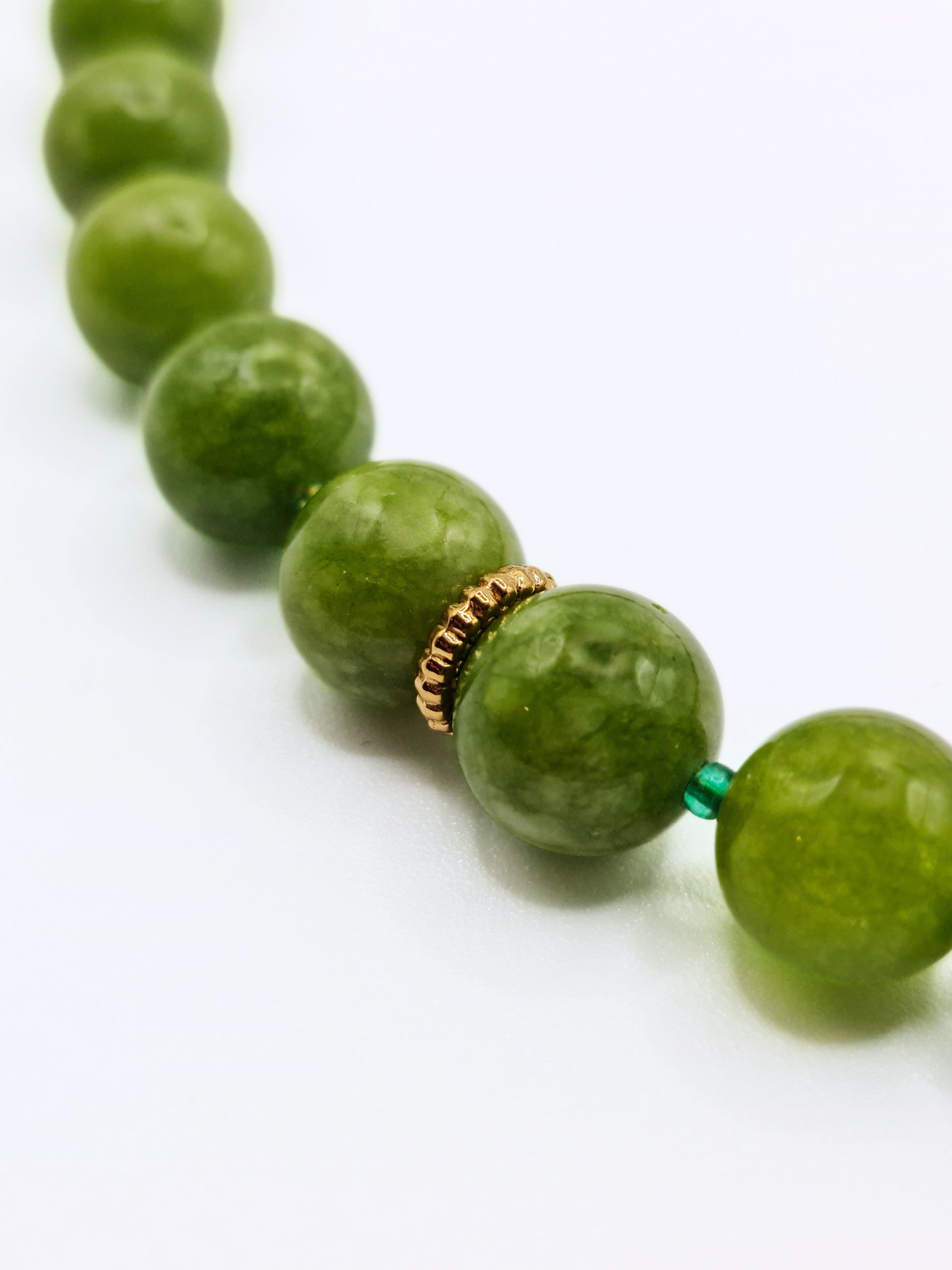 green-agate-gemstone-natural-stone-semi-precious-beaded-bracelet-stainless-steel-tarnish-free-jewellery-waterproof-ember-and-stone-1