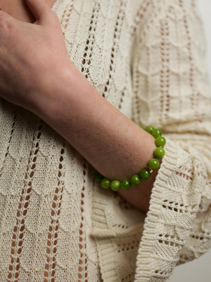 green-agate-gemstone-natural-stone-semi-precious-beaded-bracelet-stainless-steel-tarnish-free-jewellery-waterproof-ember-and-stone-1