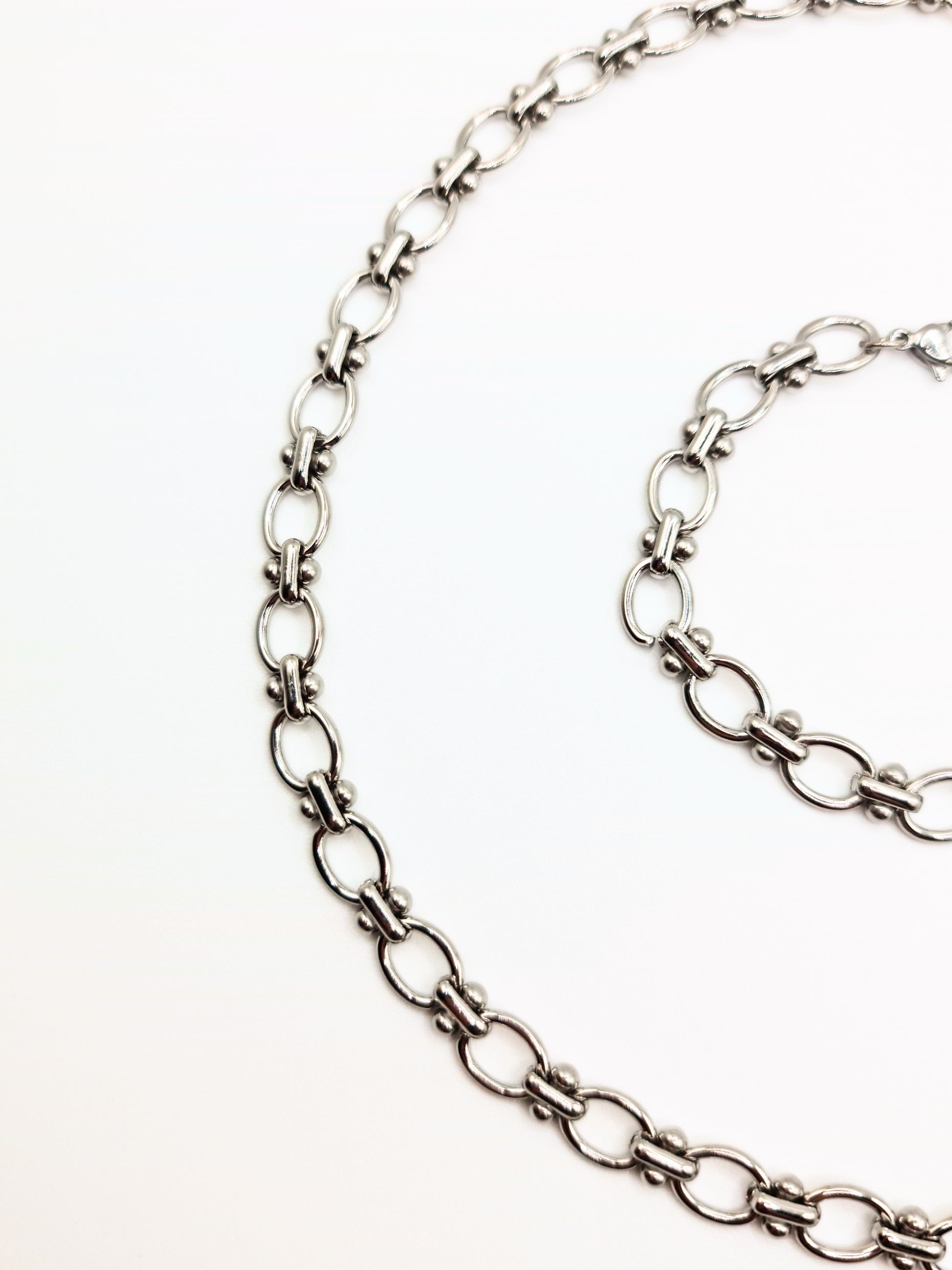 silver-chunky-tattoo-chain-necklace-bracelet-matching-set-stainless-steel-tarnish-free-jewellery-waterproof-ember-and-stone-2_ae7d9e88-1bd9-4f82-9cc0-214d606ff10a