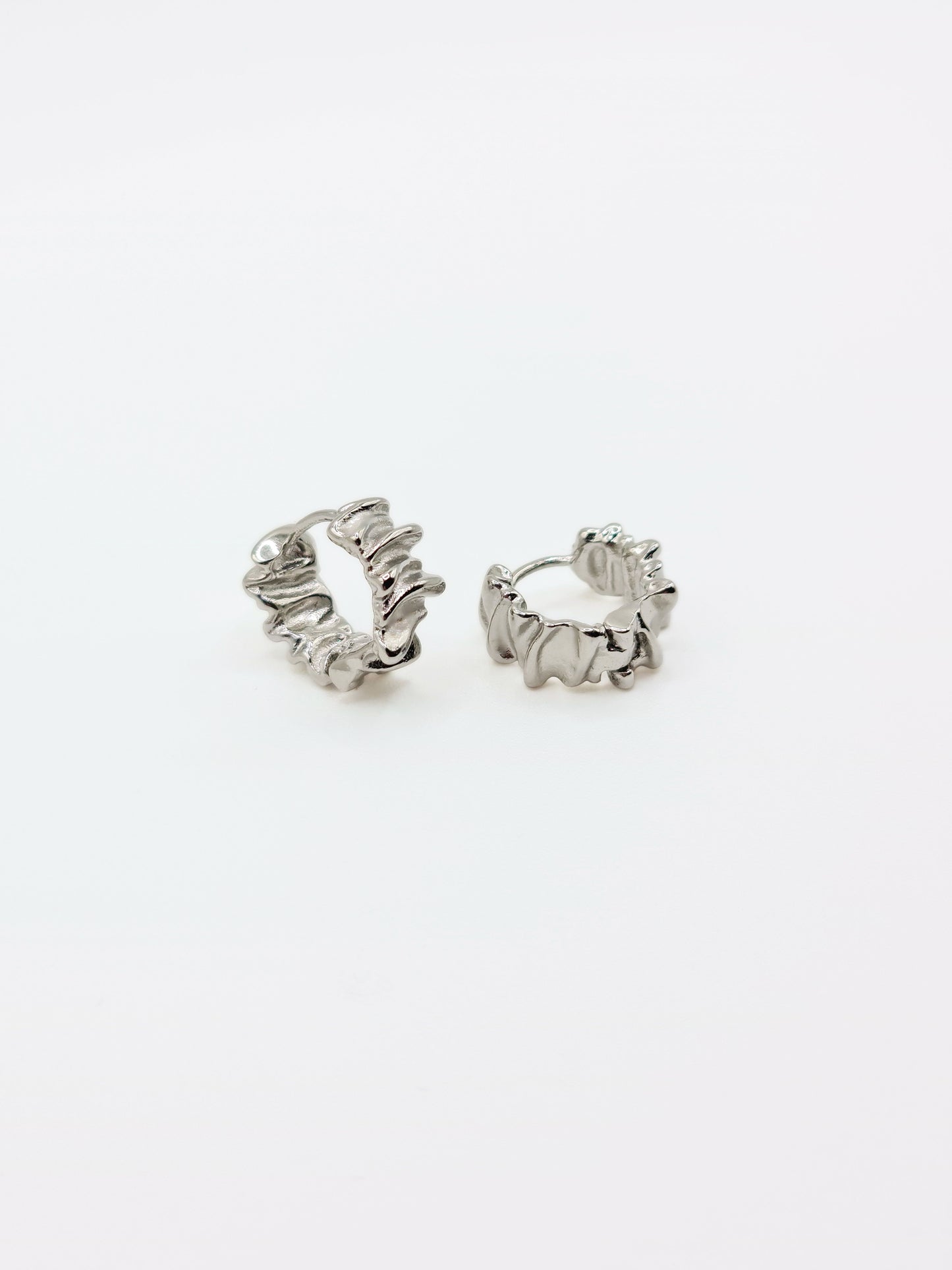 silver-textured-crimped-hoop-earrings-stainless-steel-tarnish-free-jewellery-waterproof-1