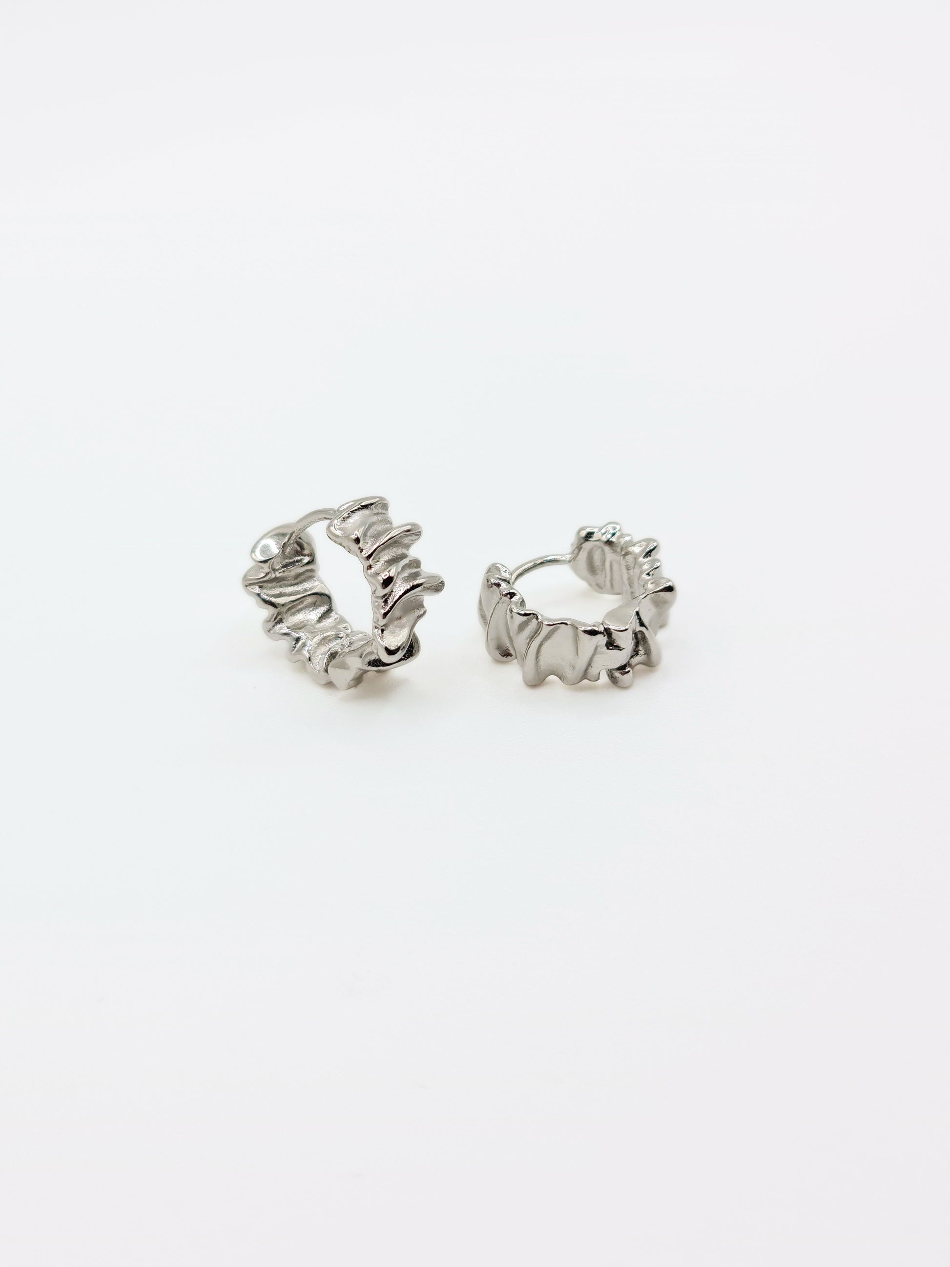 silver-textured-crimped-hoop-earrings-stainless-steel-tarnish-free-jewellery-waterproof-1