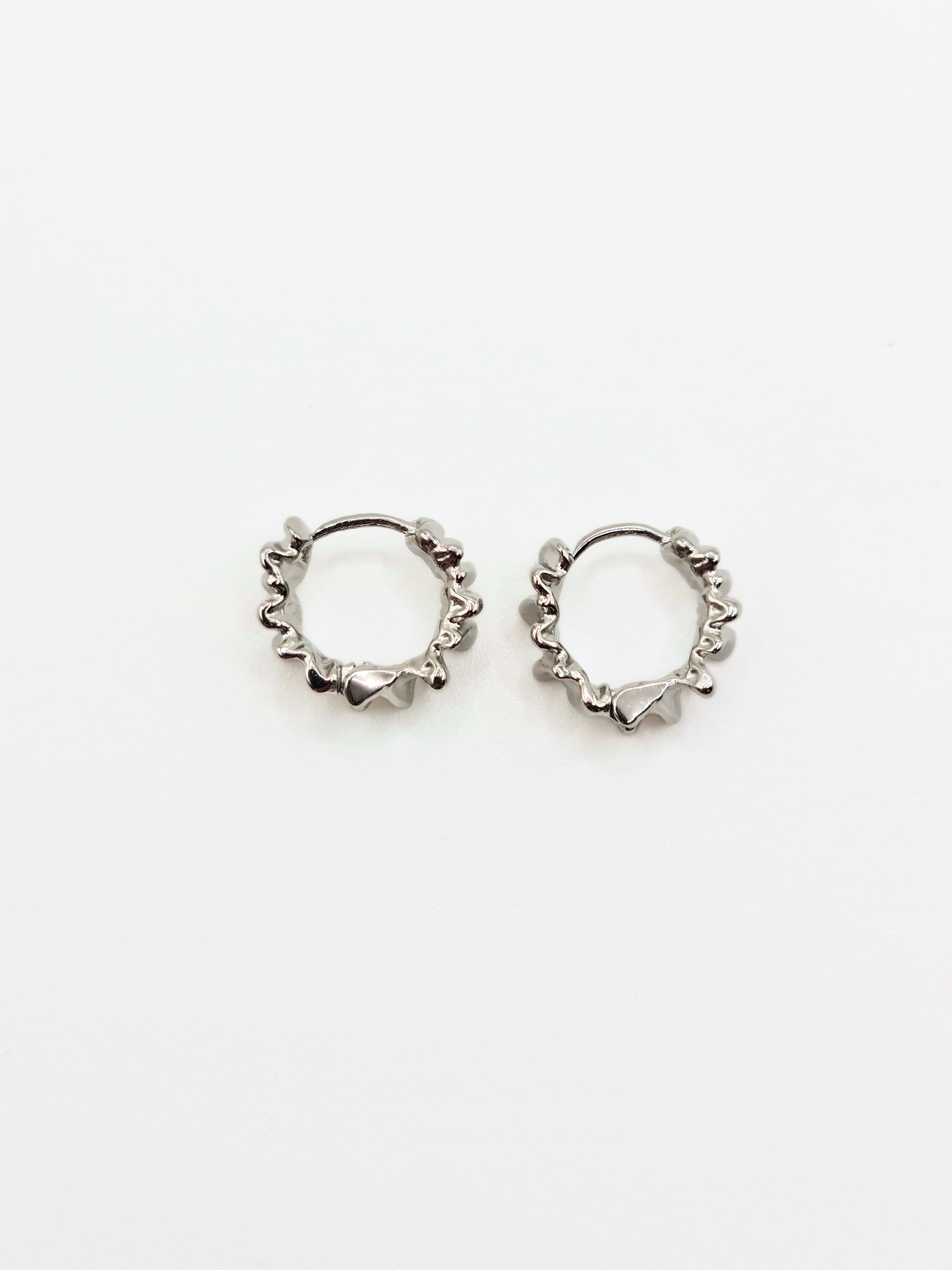 silver-textured-crimped-hoop-earrings-stainless-steel-tarnish-free-jewellery-waterproof-1