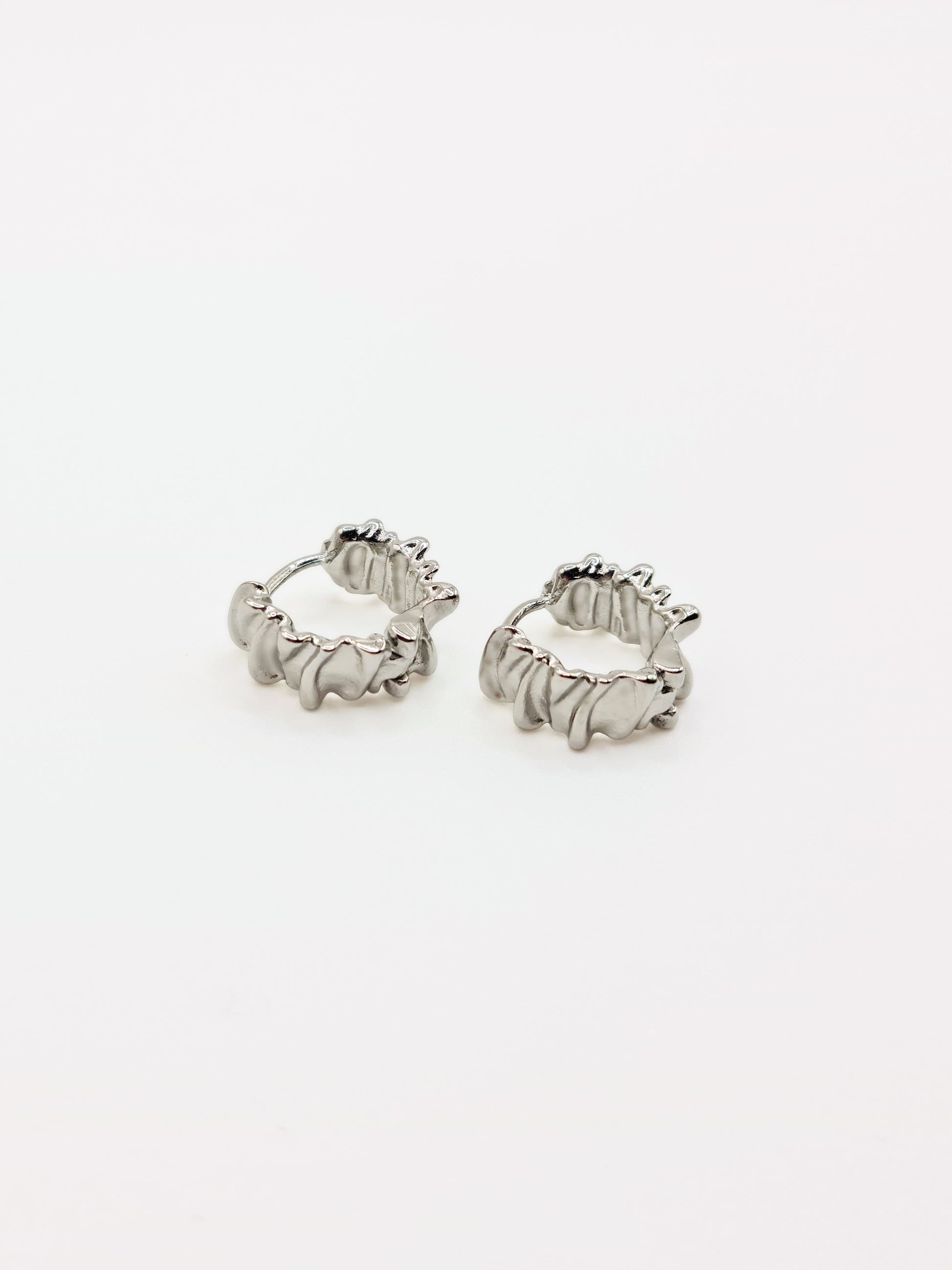 silver-textured-crimped-hoop-earrings-stainless-steel-tarnish-free-jewellery-waterproof-1